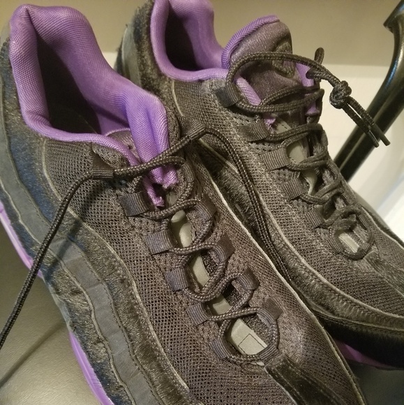 Nike Men Air Max 95 Black and Purple - Picture 2 of 6